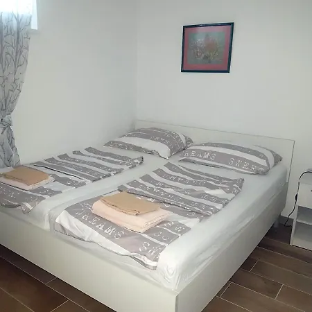 Niva Apartment Vir