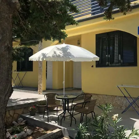 Niva Apartment Vir