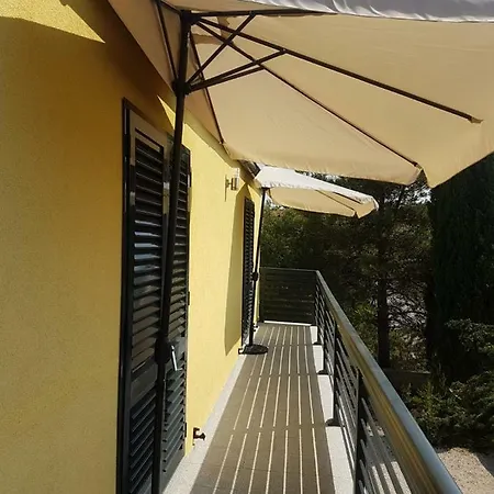 Niva Apartment Vir